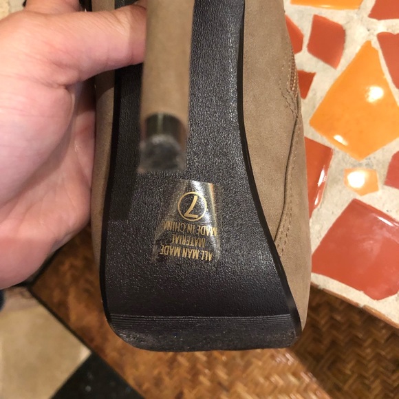 Beautiful buckled booties - Picture 4 of 4